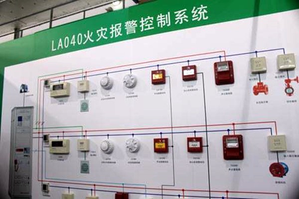 出現(xiàn)火警時(shí)，樓宇控制系統(tǒng)如何快速做出反應(yīng)？